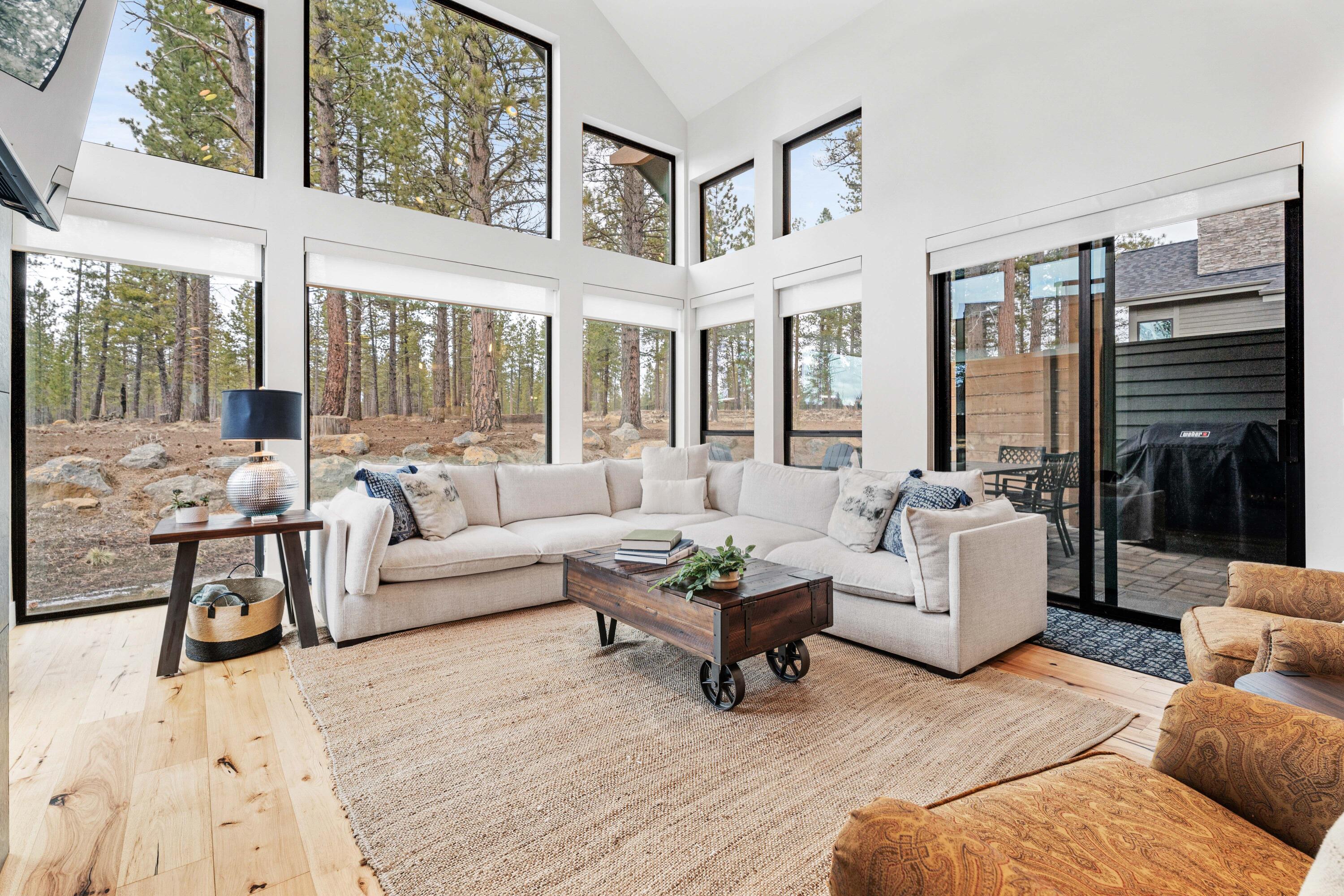 18160 Forestbrook Loop Bend, Unit 5 Bend, OR 97707 - Photo 12 of 37 18-Living Room