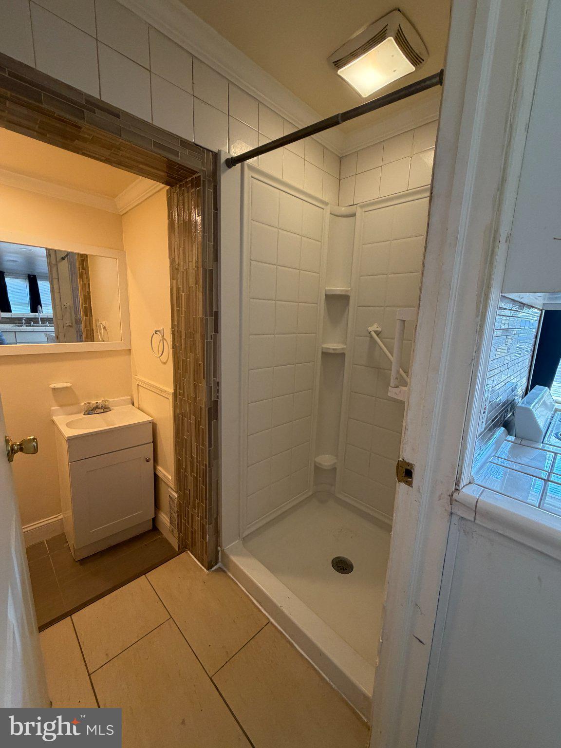 356 Easton Road, Unit FRONT Horsham, PA 19044 - Photo 4 of 13 Gallery Image 4