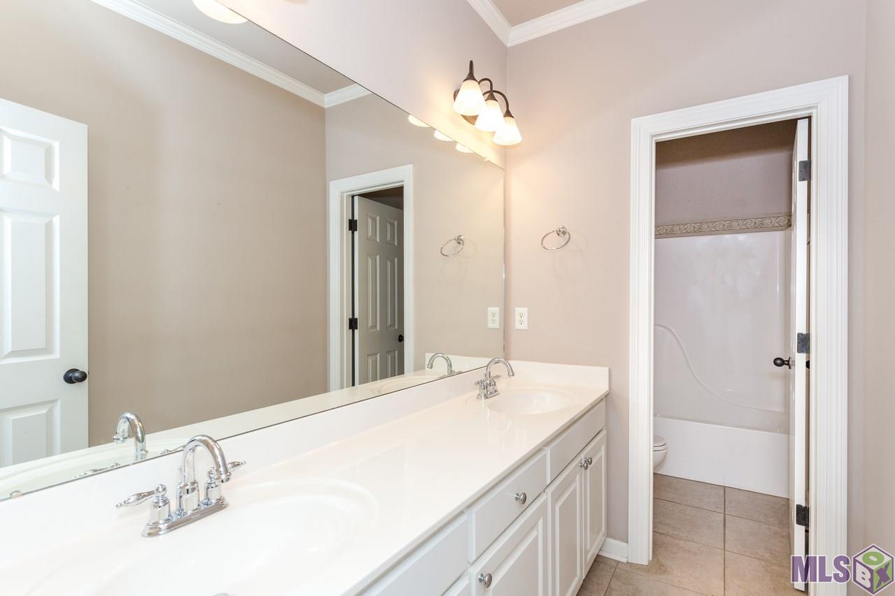 12939 Hidden Ridge Drive Baton Rouge, LA 70816 - Photo 12 of 31 Gallery Image 12
