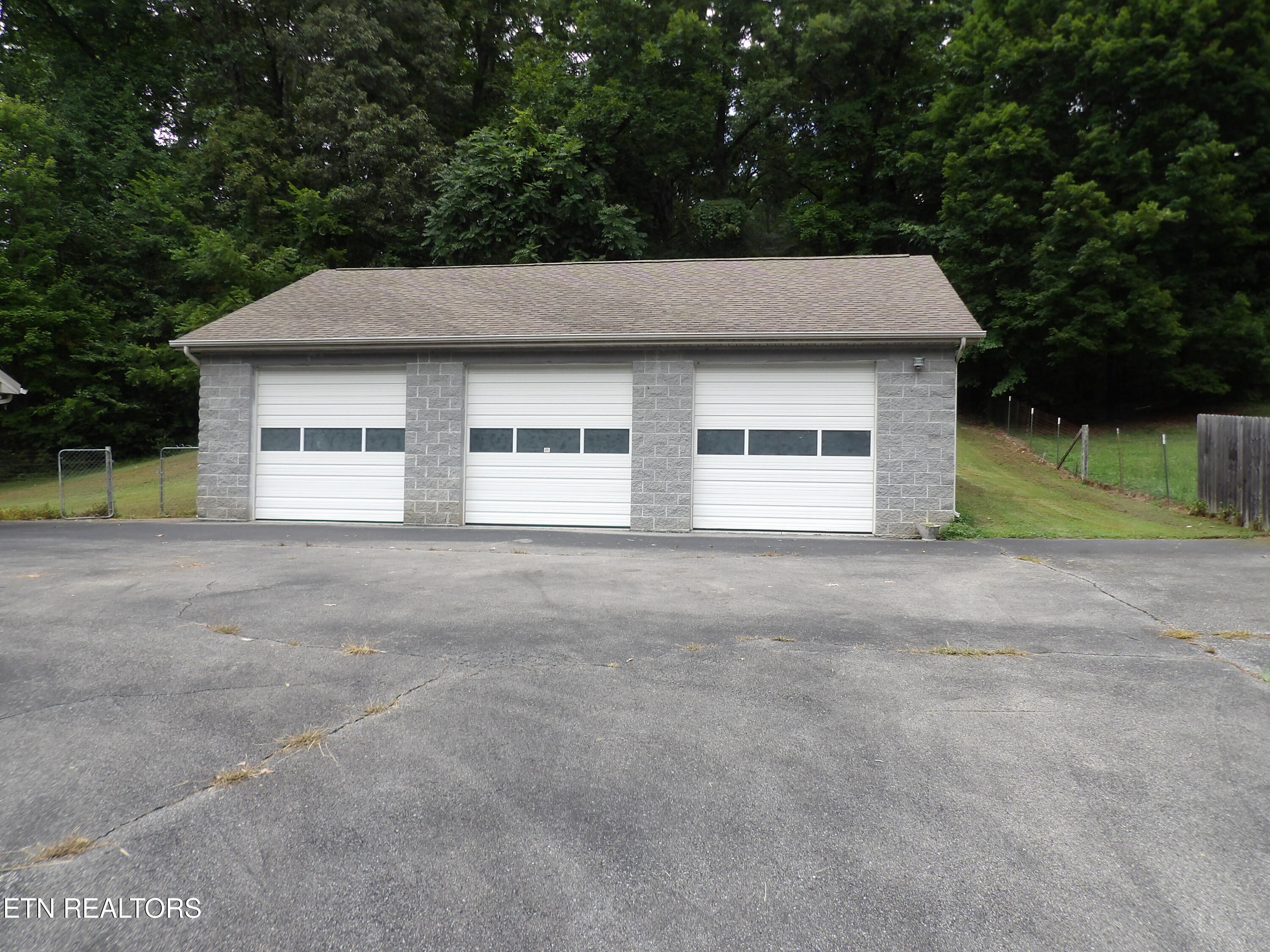 6447 Rutledge Pike Knoxville, TN 37924 - Photo 2 of 22 271_0161