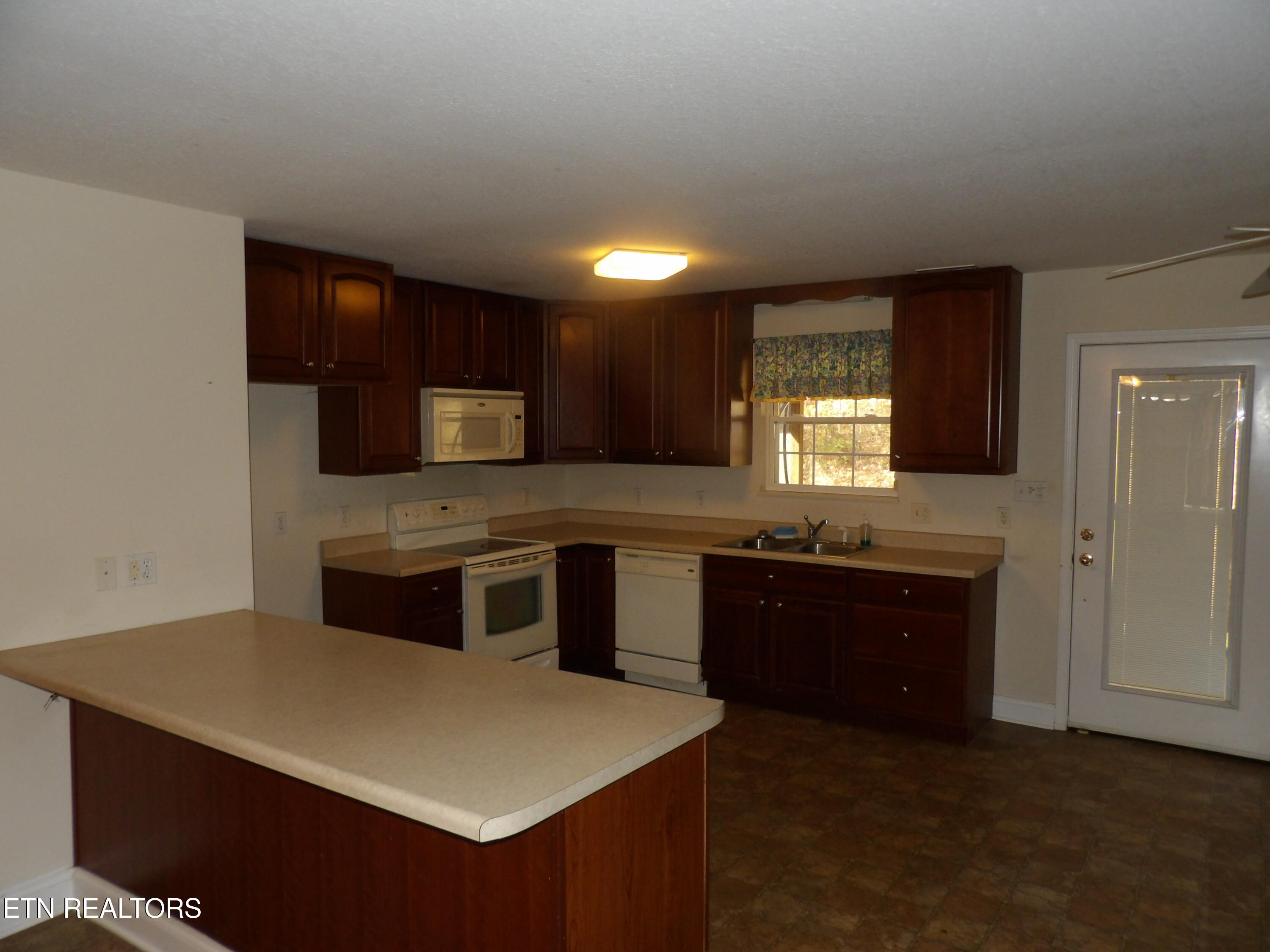 6447 Rutledge Pike Knoxville, TN 37924 - Photo 8 of 22 271_0296