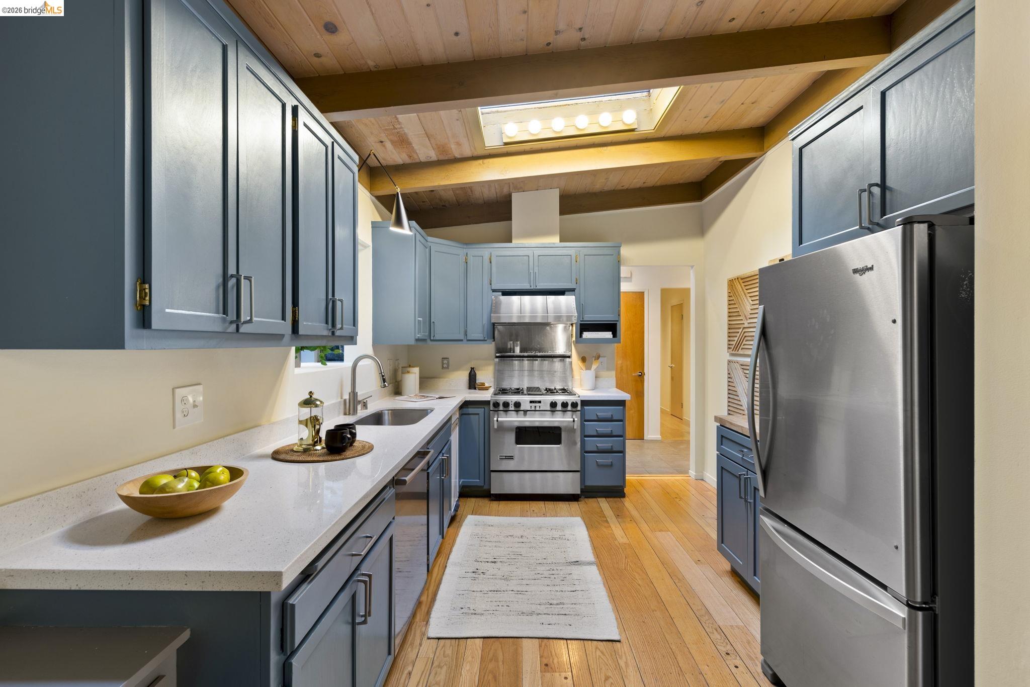 6476 Valley View Road Oakland, CA 94611 - Photo 12 of 50