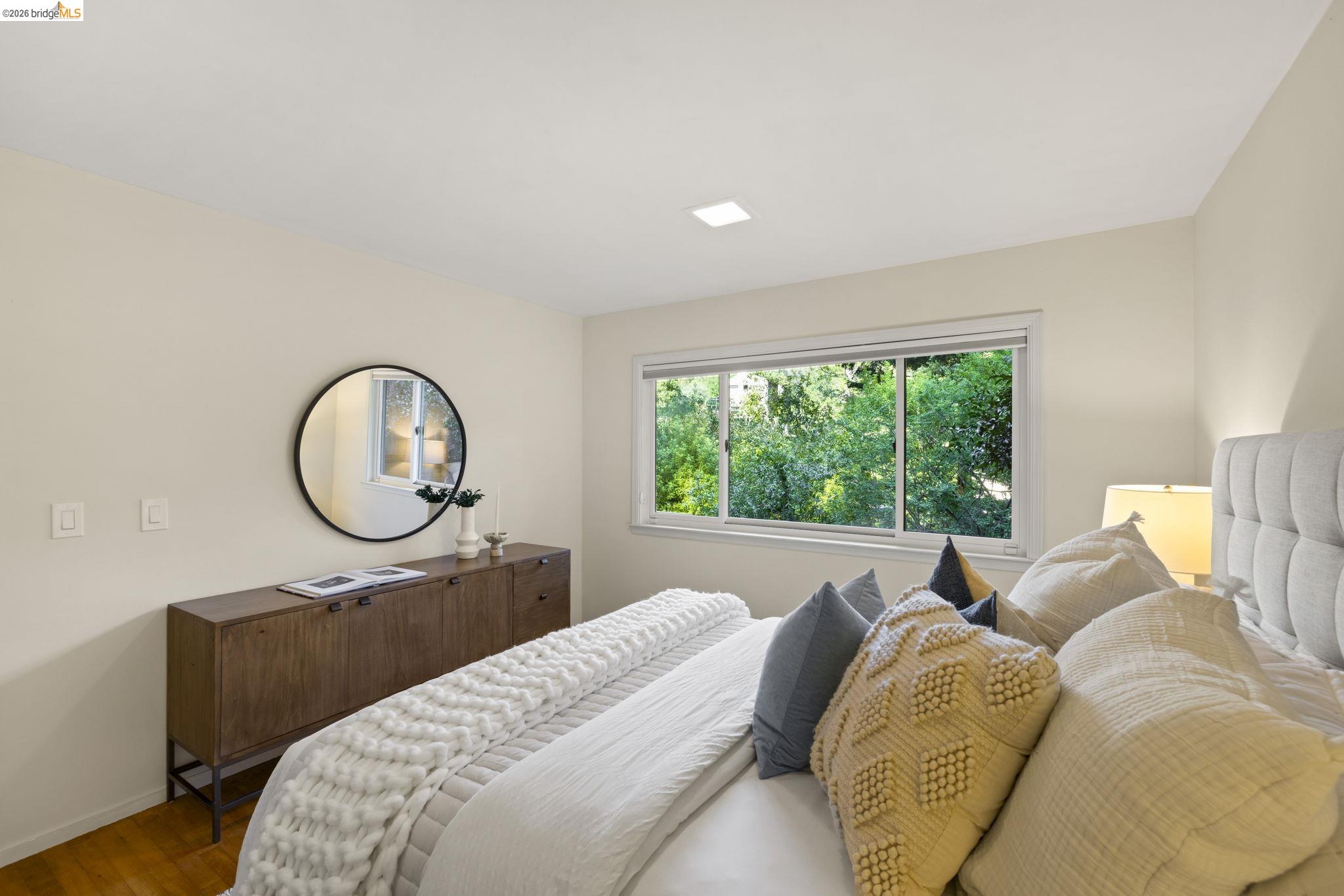 6476 Valley View Road Oakland, CA 94611 - Photo 36 of 50