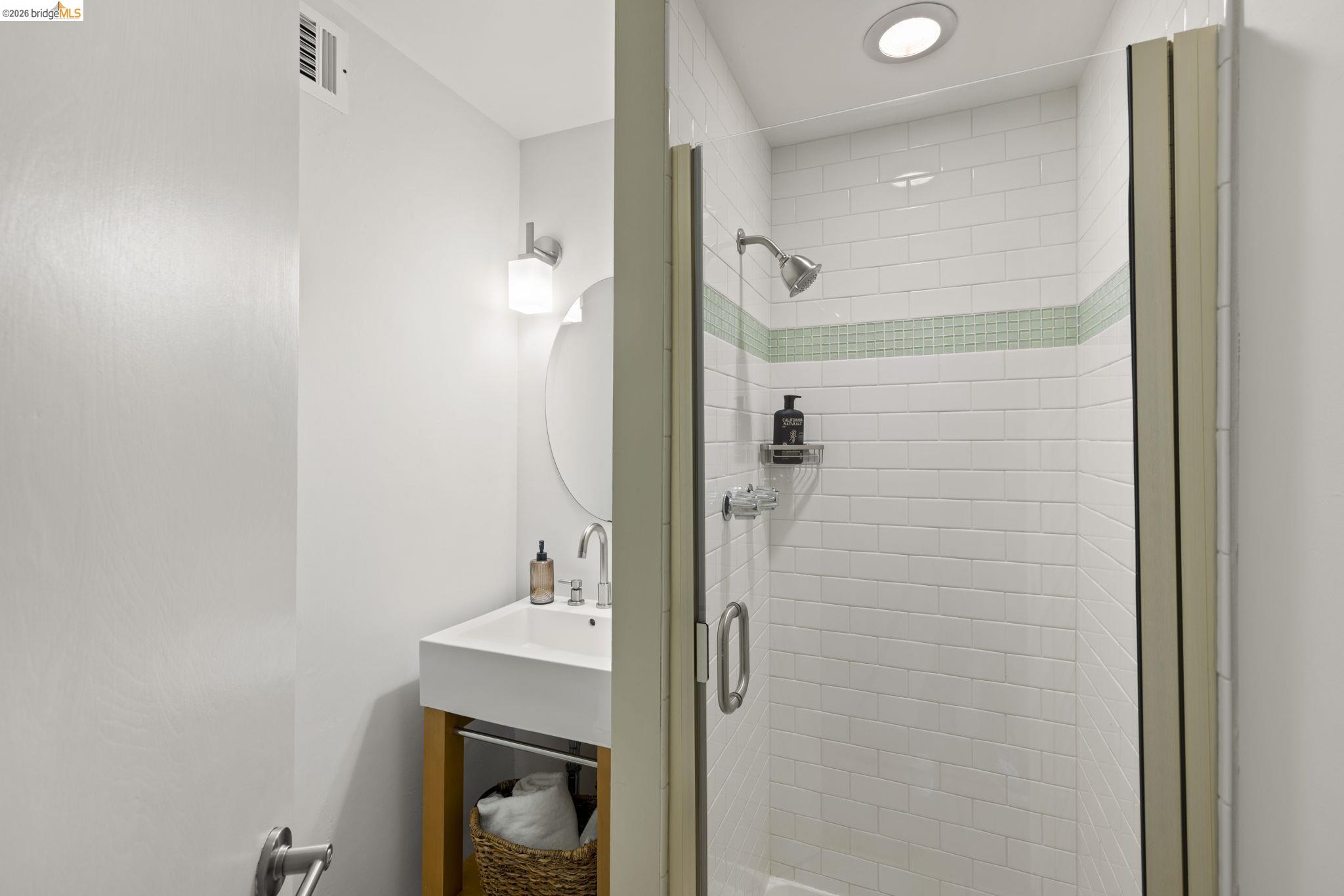 6476 Valley View Road Oakland, CA 94611 - Photo 39 of 50