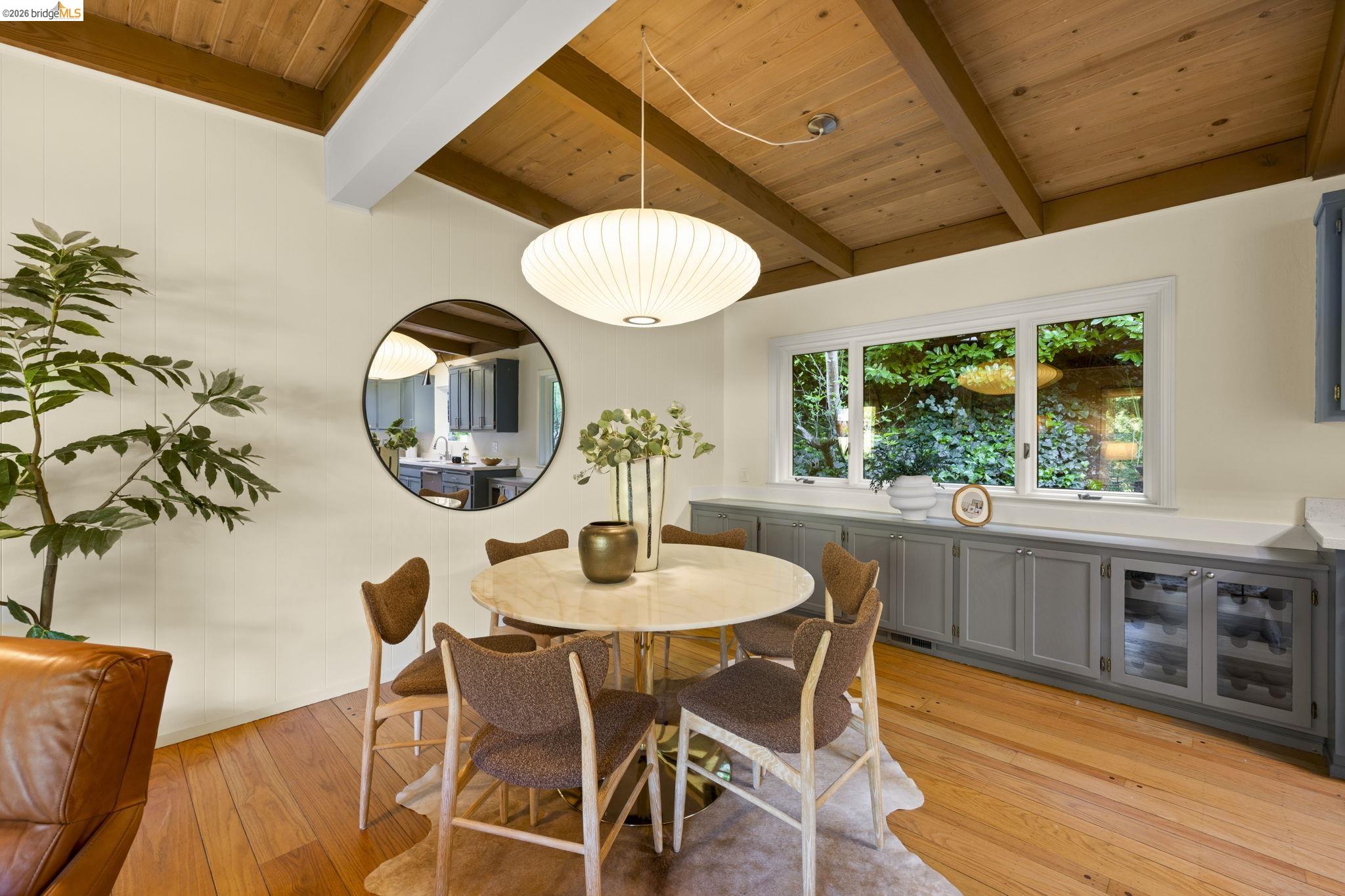 6476 Valley View Road Oakland, CA 94611 - Photo 8 of 50