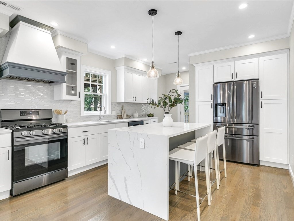 18 Laurel Street, Unit 18 Arlington, MA 02476 - Photo 7 of 34