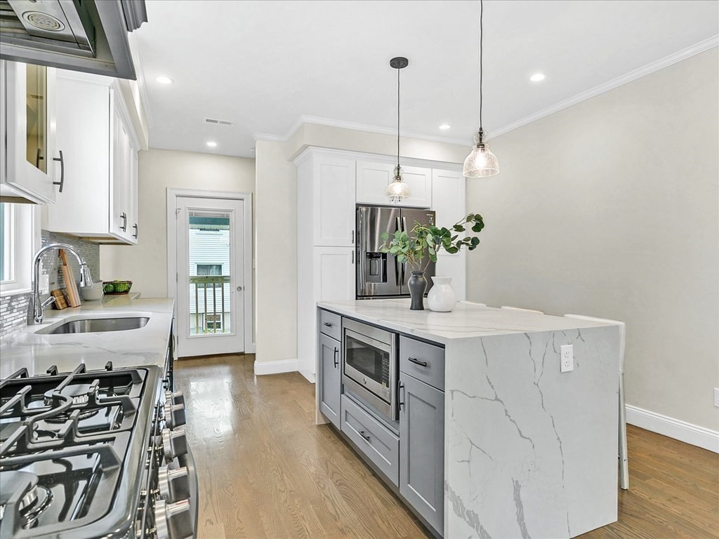 18 Laurel Street, Unit 18 Arlington, MA 02476 - Photo 8 of 34