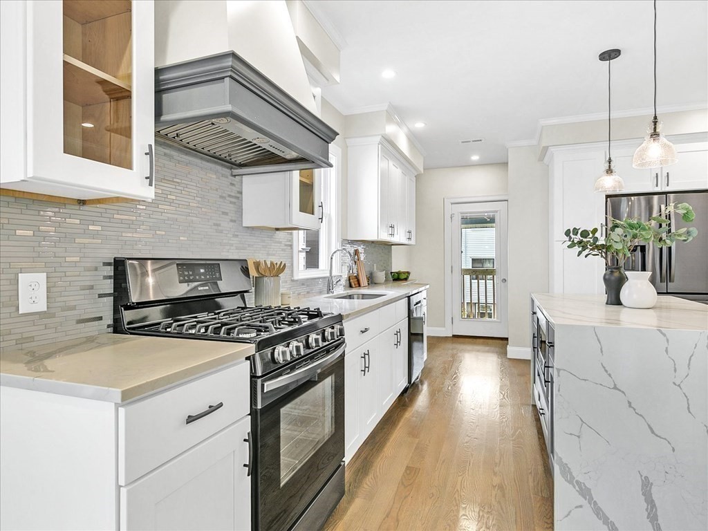 18 Laurel Street, Unit 18 Arlington, MA 02476 - Photo 9 of 34