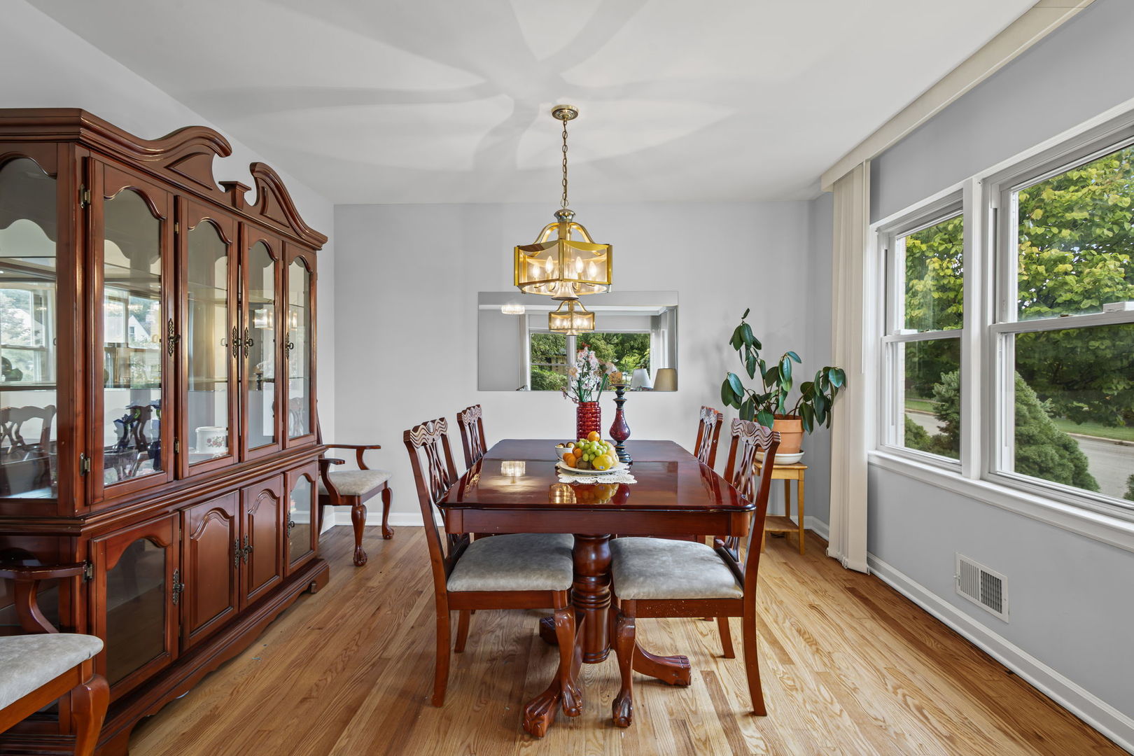 5459 Suffield Court Skokie, IL 60077 - Photo 4 of 25