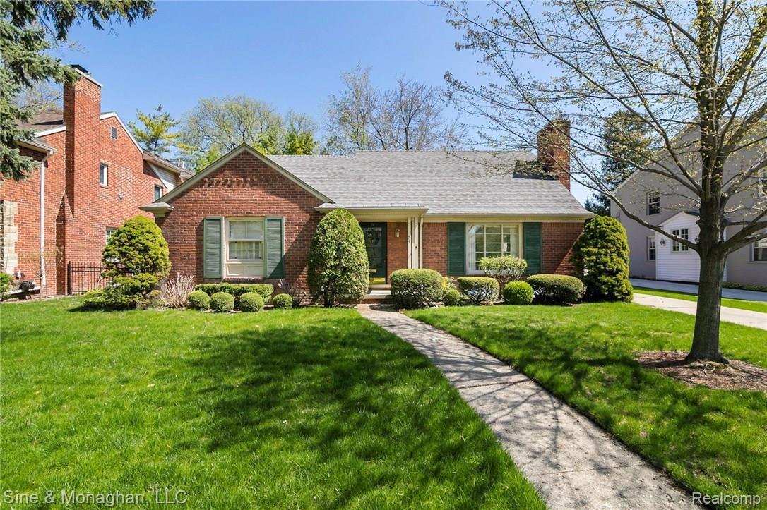 74 Handy Road Grosse Pointe, MI 48236 - Photo 1 of 28 1-782A3207.jpg