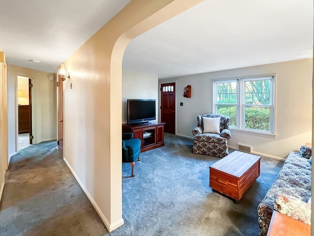 109 Roy Street Springfield, MA 01104 - Photo 15 of 30