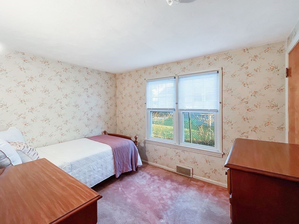 109 Roy Street Springfield, MA 01104 - Photo 21 of 30