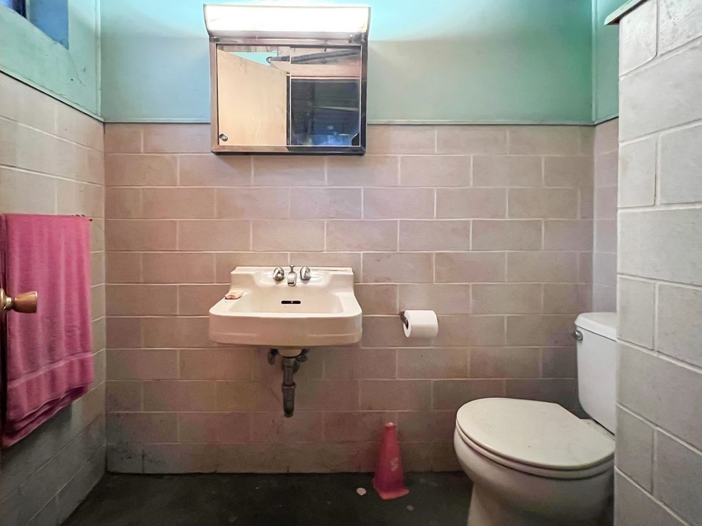 109 Roy Street Springfield, MA 01104 - Photo 24 of 30