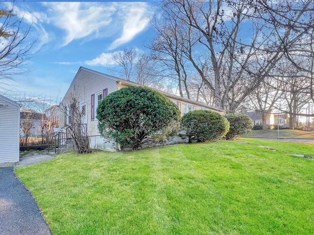 109 Roy Street Springfield, MA 01104 - Photo 27 of 30