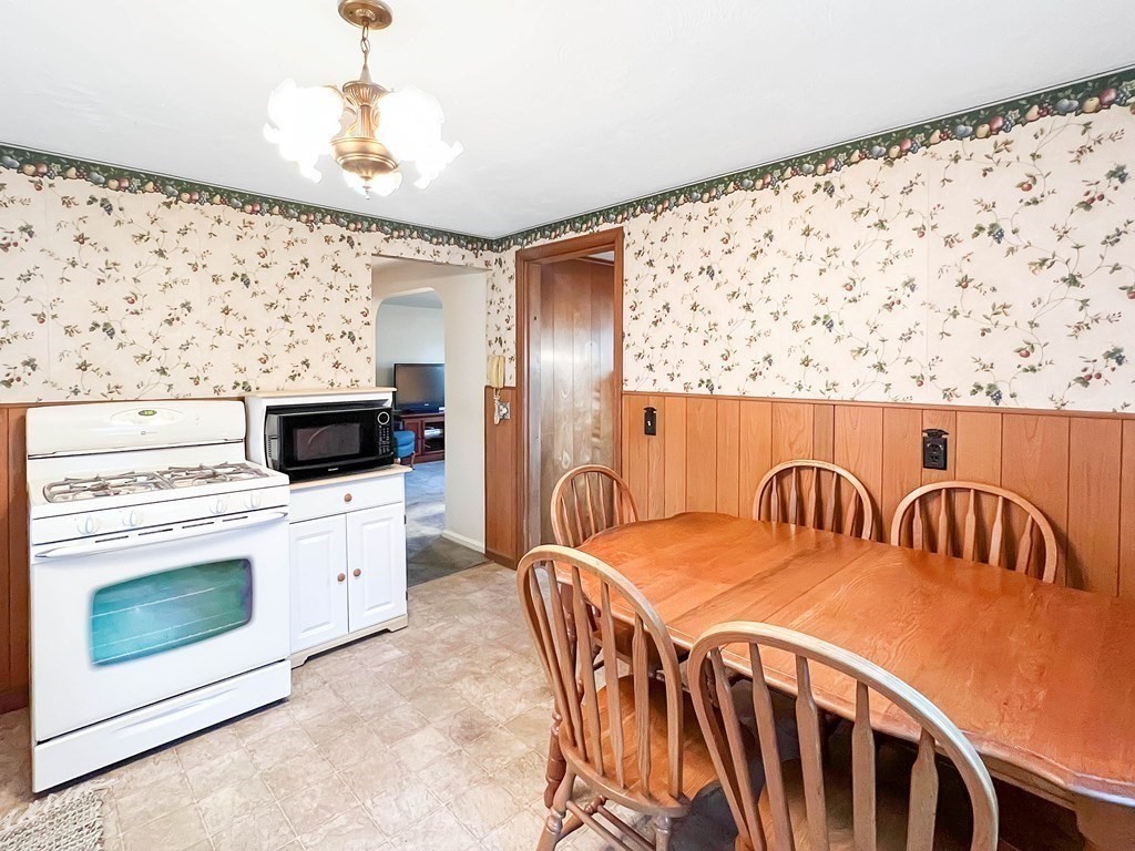 109 Roy Street Springfield, MA 01104 - Photo 7 of 30