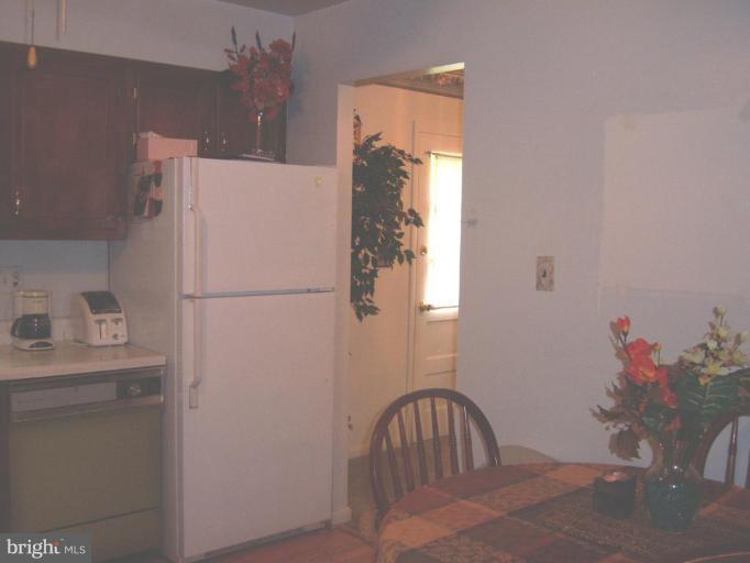 12713 Glynis Road Clinton, MD 20735 - Photo 4 of 22 Kitchen