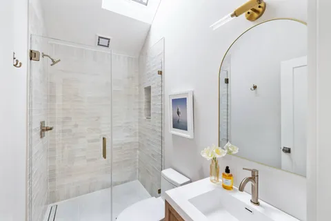 $3,495,000 | 25 White Oak Lane, Southampton, NY 11968