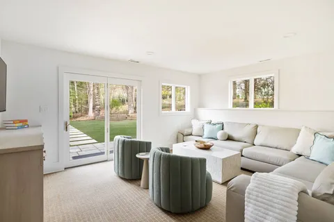 $3,495,000 | 25 White Oak Lane, Southampton, NY 11968