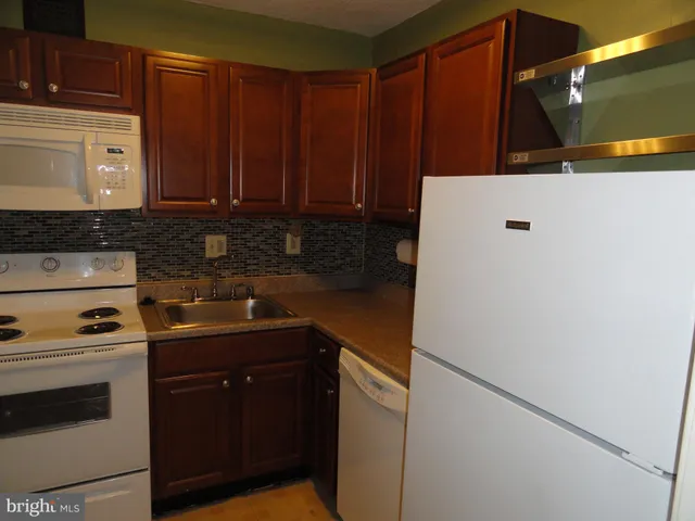 $168,000 | 2059 Huntington Avenue, Unit 908, Alexandria, VA 22303