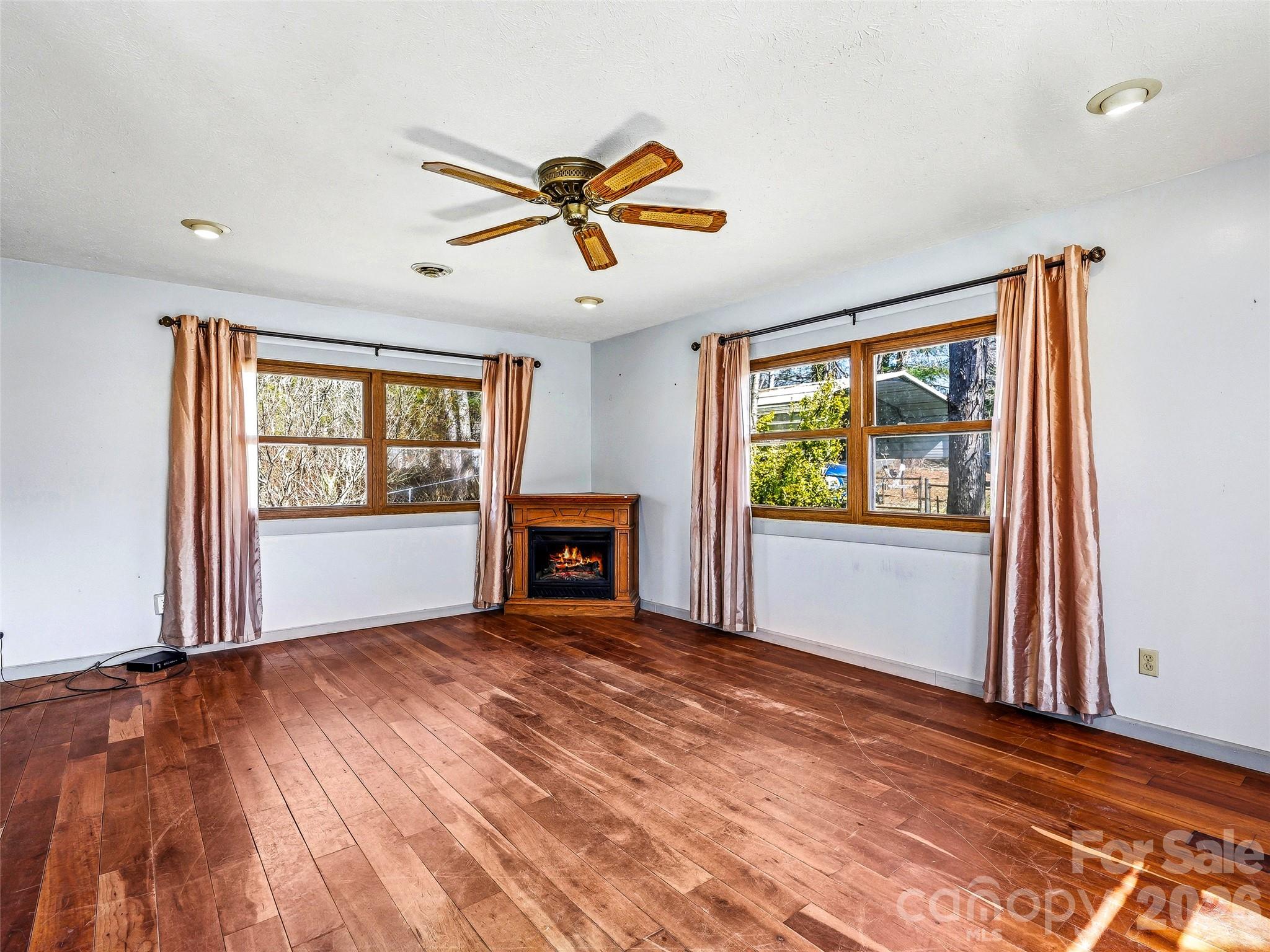 7 Nelson Road Hendersonville, NC 28791 - Photo 8 of 33 Gallery Image 8