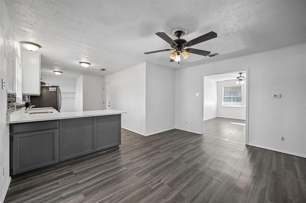 2018 South Center Street Arlington, TX 76010 - Photo 5 of 17