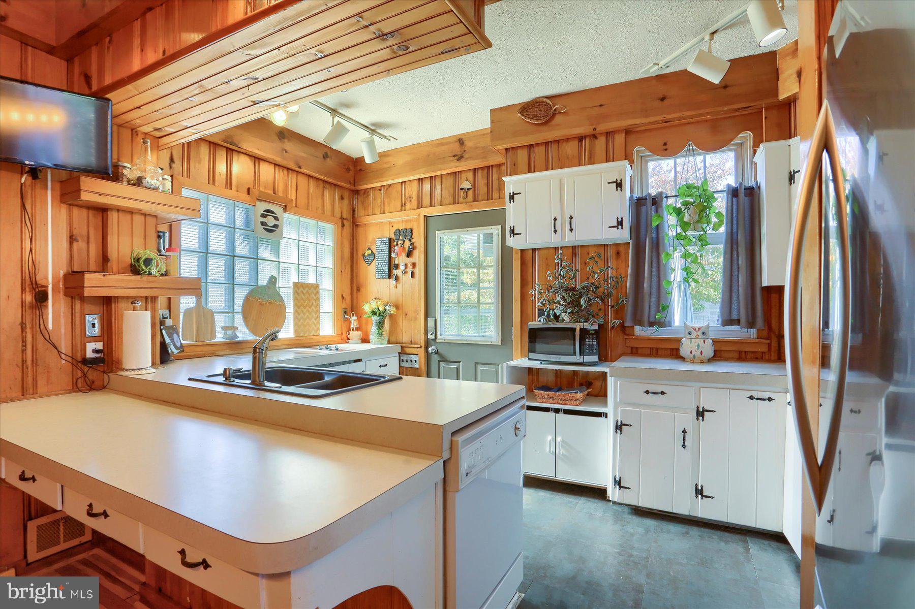 1201 Colebrook Road Lebanon, PA 17042 - Photo 4 of 31 Gallery Image 4