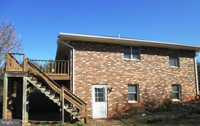 43361 Evans Pond Road Leesburg, VA 20176 - Photo 3 of 13 Exterior (General)