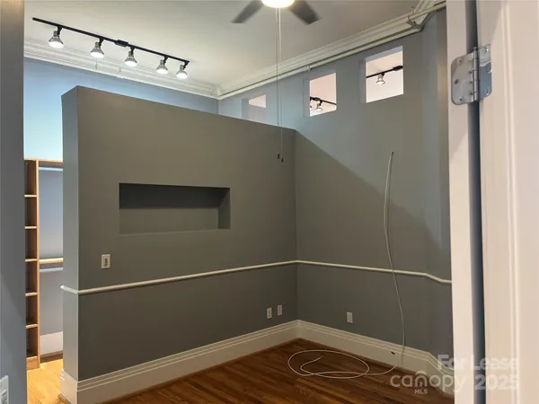 a view of utility room