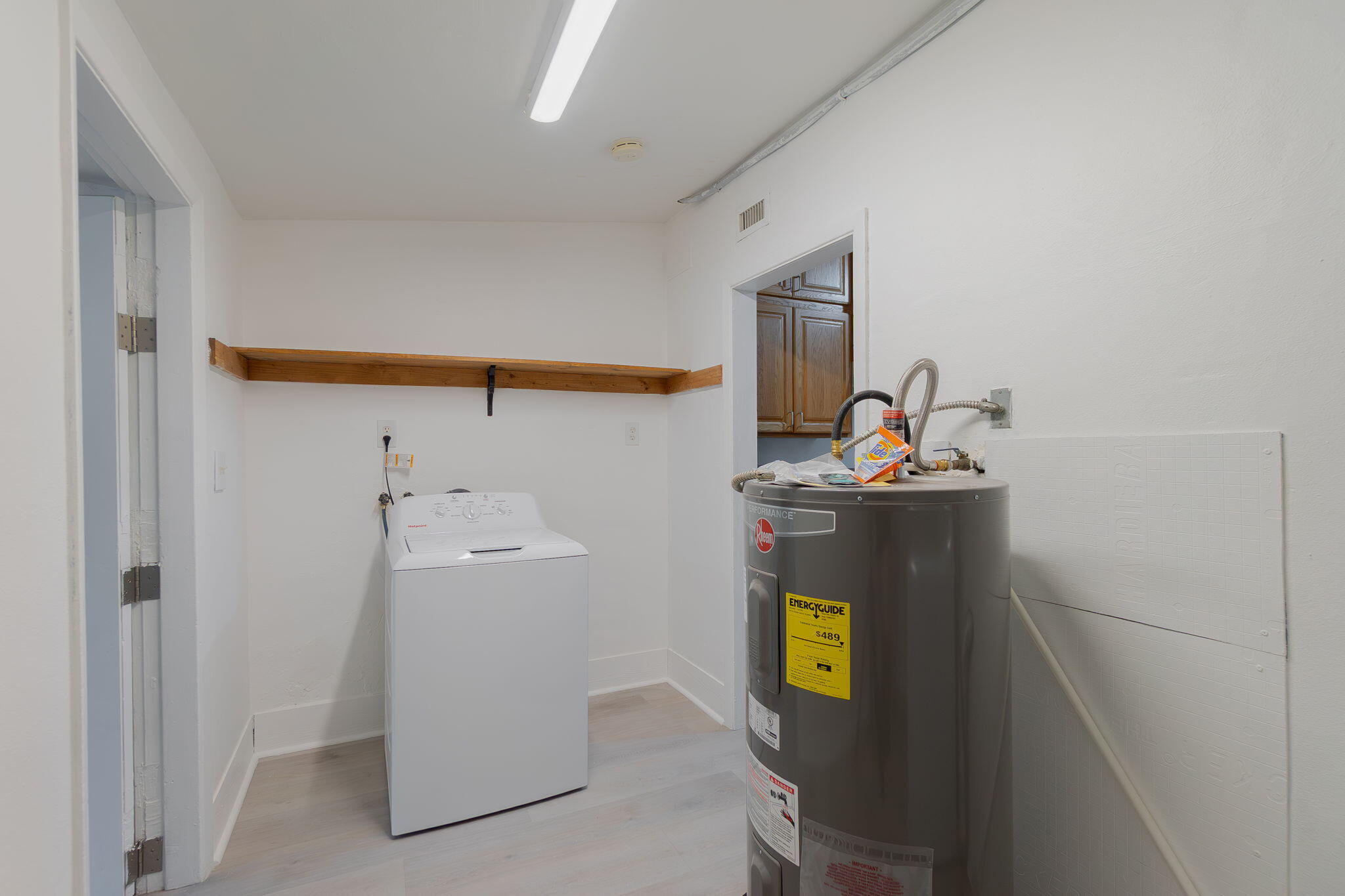 904 Southeast 16th Street Stuart, FL 34994 - Photo 14 of 27 Laundry room