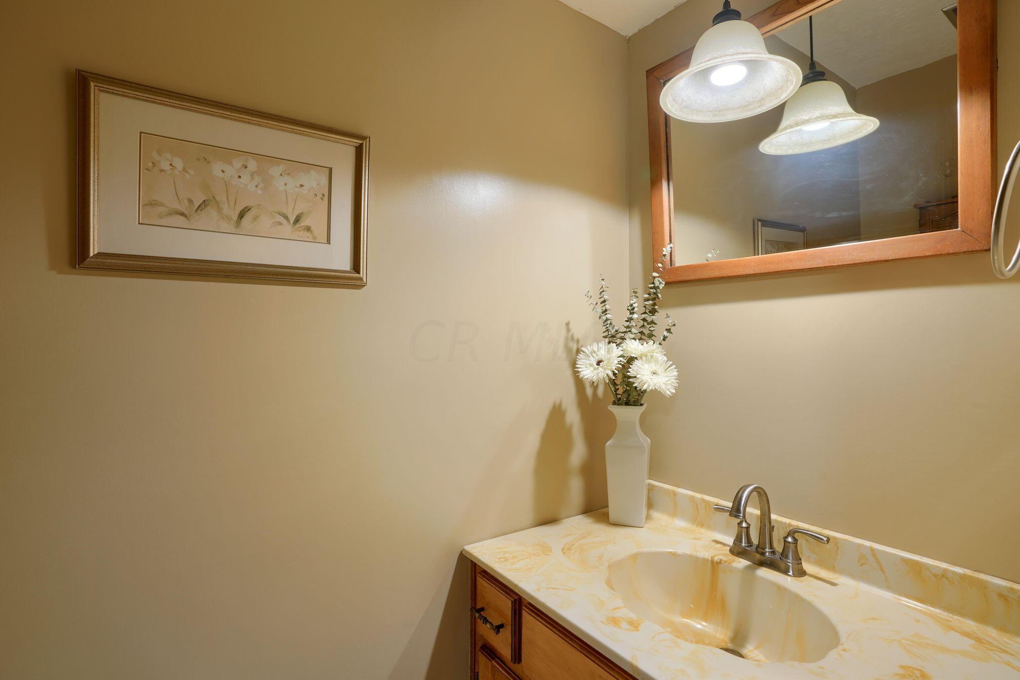 7770 Sanbrooke Road Dublin, OH 43016 - Photo 20 of 47 1st Floor Half Bath