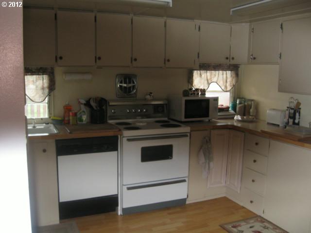 83790 Winesap Road Milton Freewater, OR 97862 - Photo 5 of 12 Kitchen