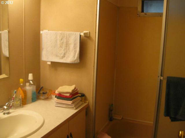 83790 Winesap Road Milton Freewater, OR 97862 - Photo 7 of 12 Bathroom