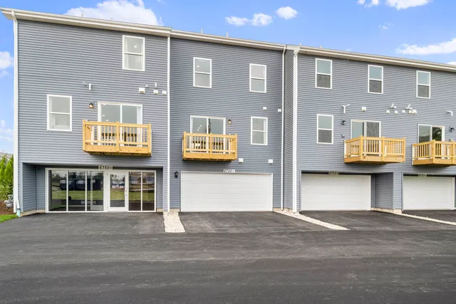 $309,990 | 1447 Oakfield Lane, Pingree Grove, IL 60140