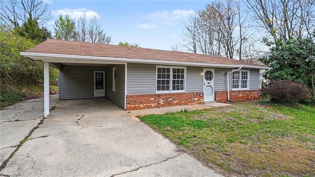 110 Hedgecock Road High Point, NC 27265 - Photo 2 of 16