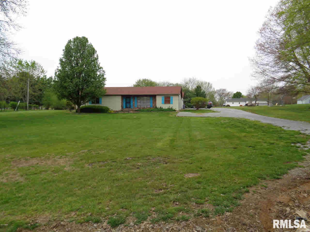 325 Country Acres Road Eldorado, IL 62930 - Photo 2 of 24