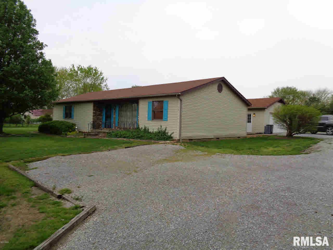 325 Country Acres Road Eldorado, IL 62930 - Photo 3 of 24