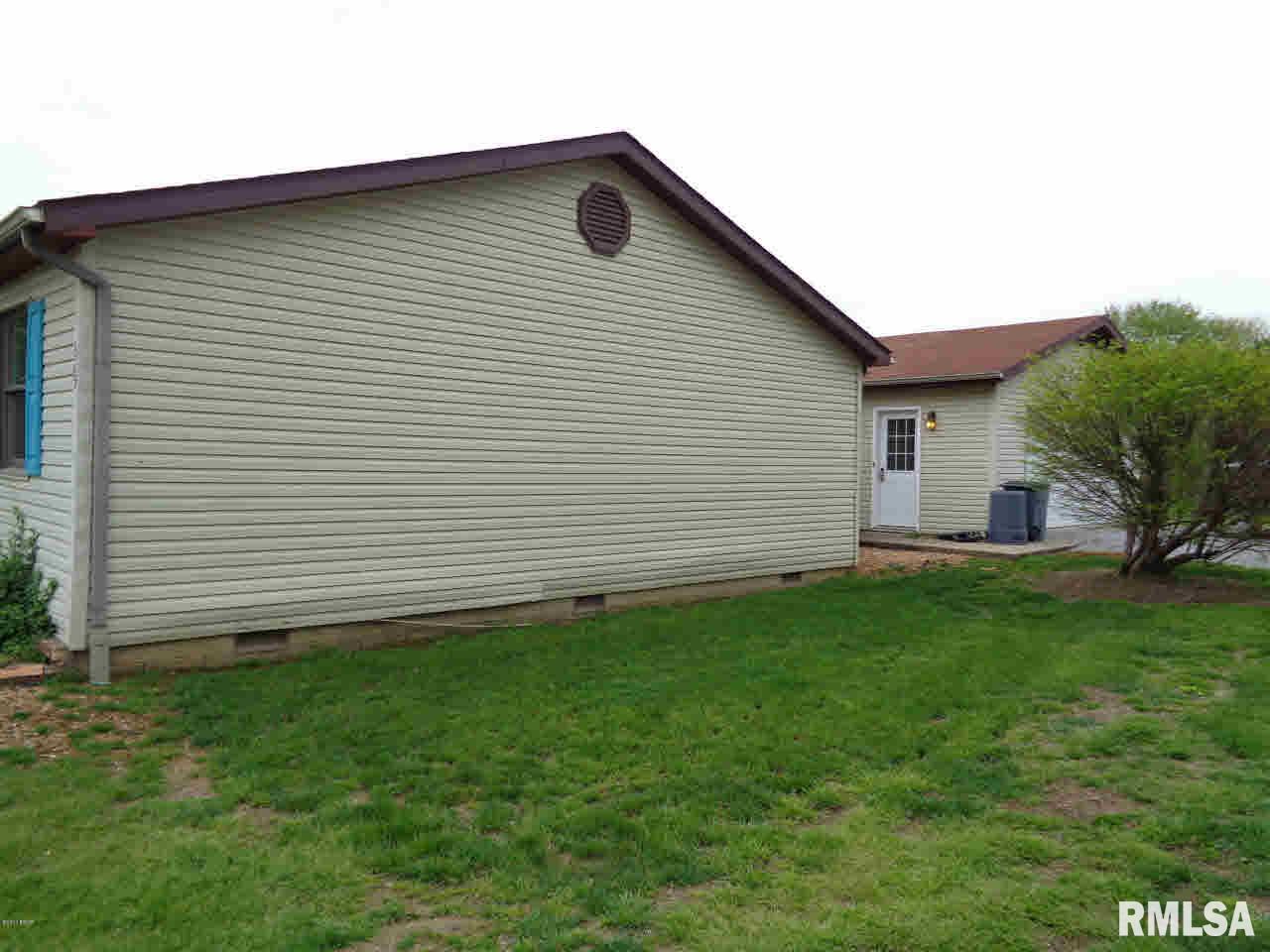 325 Country Acres Road Eldorado, IL 62930 - Photo 5 of 24