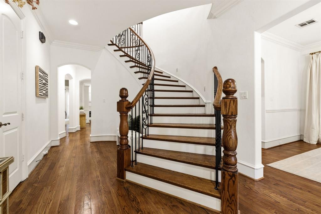 4529 Pomona Road Dallas, TX 75209 - Photo 3 of 35