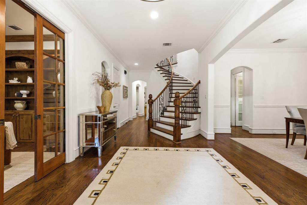4529 Pomona Road Dallas, TX 75209 - Photo 4 of 35