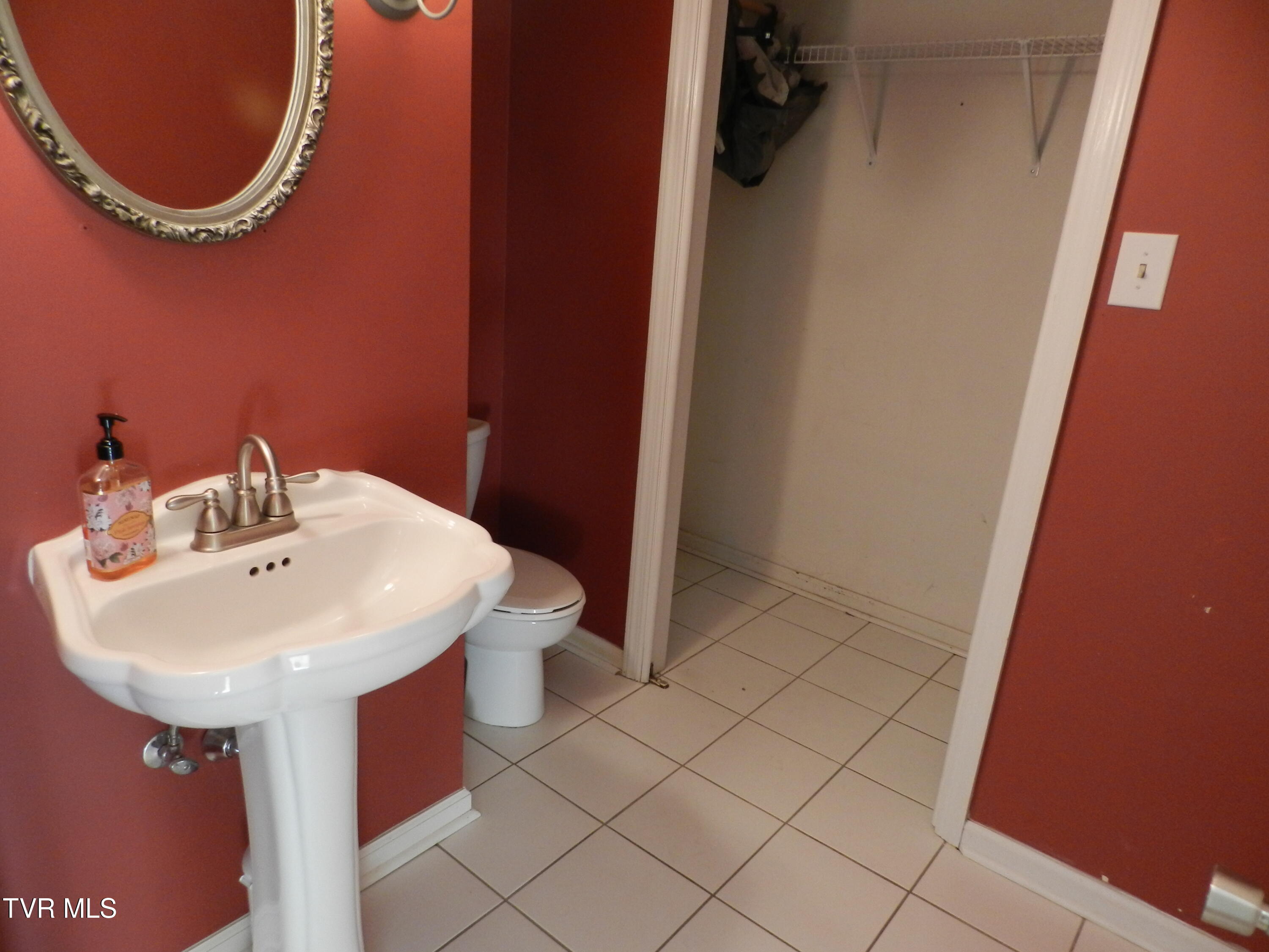 209 Scotland Road Kingsport, TN 37660 - Photo 11 of 60 DSCN3578