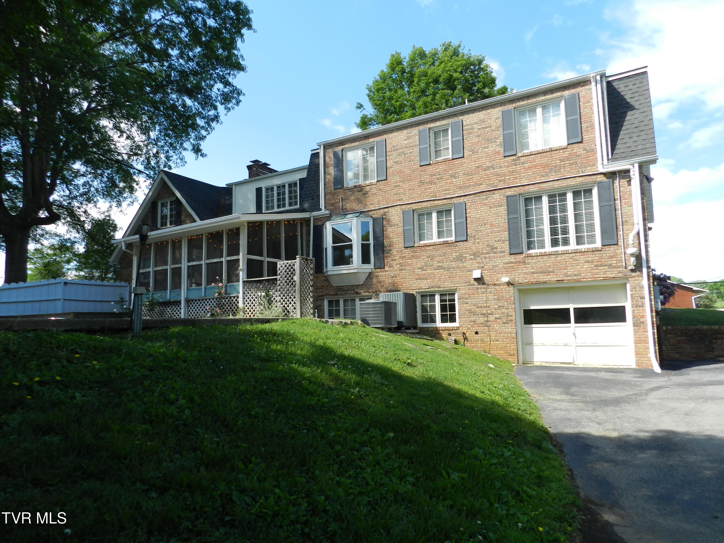 209 Scotland Road Kingsport, TN 37660 - Photo 2 of 60 DSCN3879