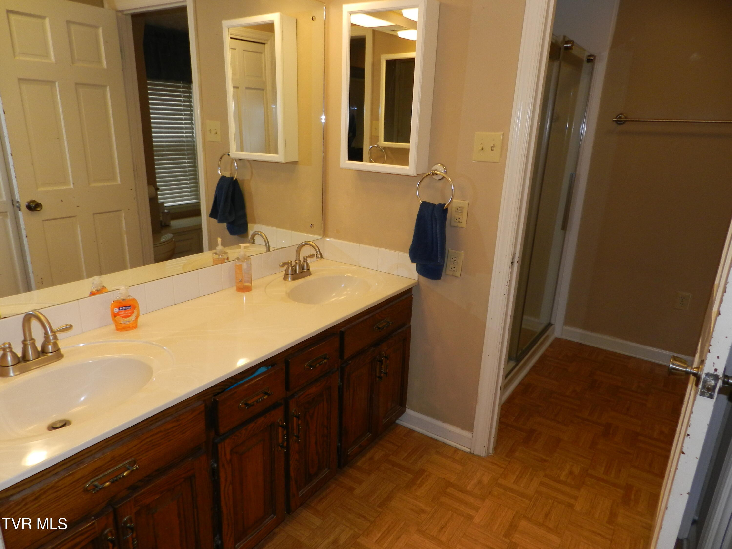 209 Scotland Road Kingsport, TN 37660 - Photo 3 of 60 DSCN3520