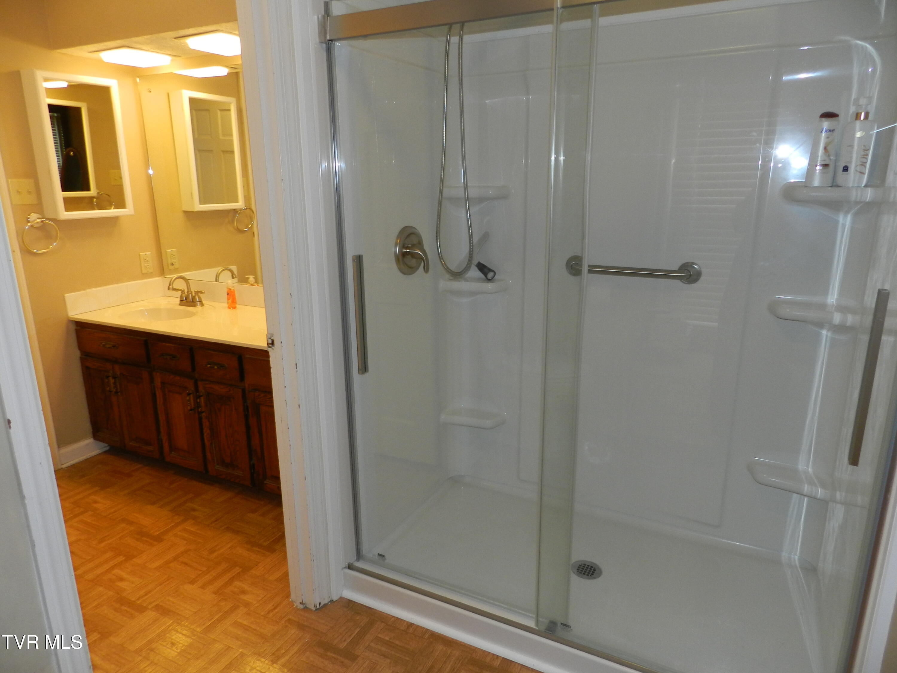 209 Scotland Road Kingsport, TN 37660 - Photo 4 of 60 DSCN3523