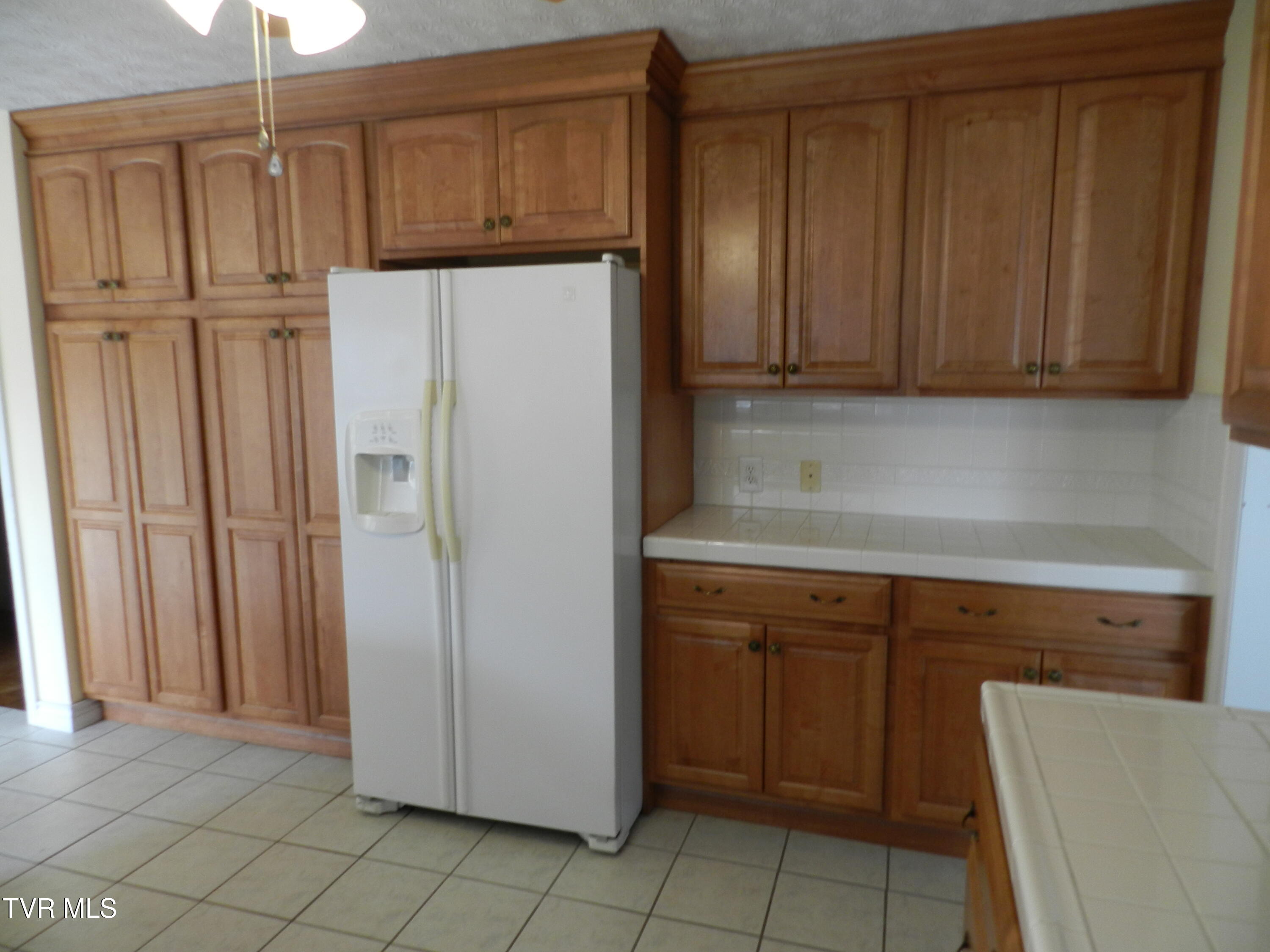 209 Scotland Road Kingsport, TN 37660 - Photo 8 of 60 DSCN3574