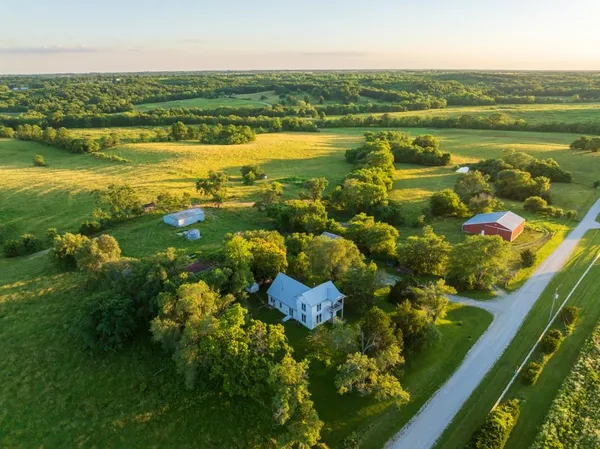 $1,125,000 | 46863 East 192nd Street, Norborne, MO 64668
