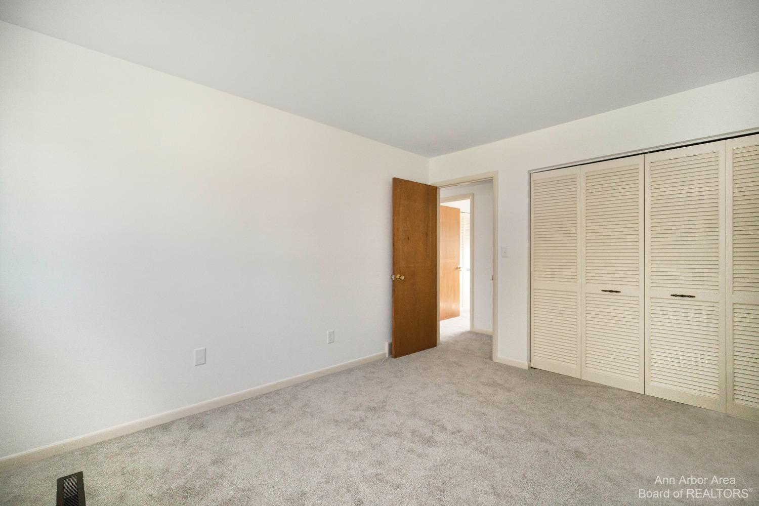 2451 Glengarry Road Jackson, MI 49203 - Photo 11 of 31 11