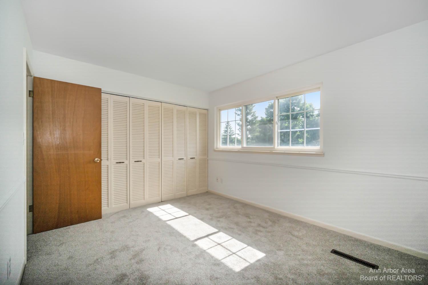 2451 Glengarry Road Jackson, MI 49203 - Photo 12 of 31 12
