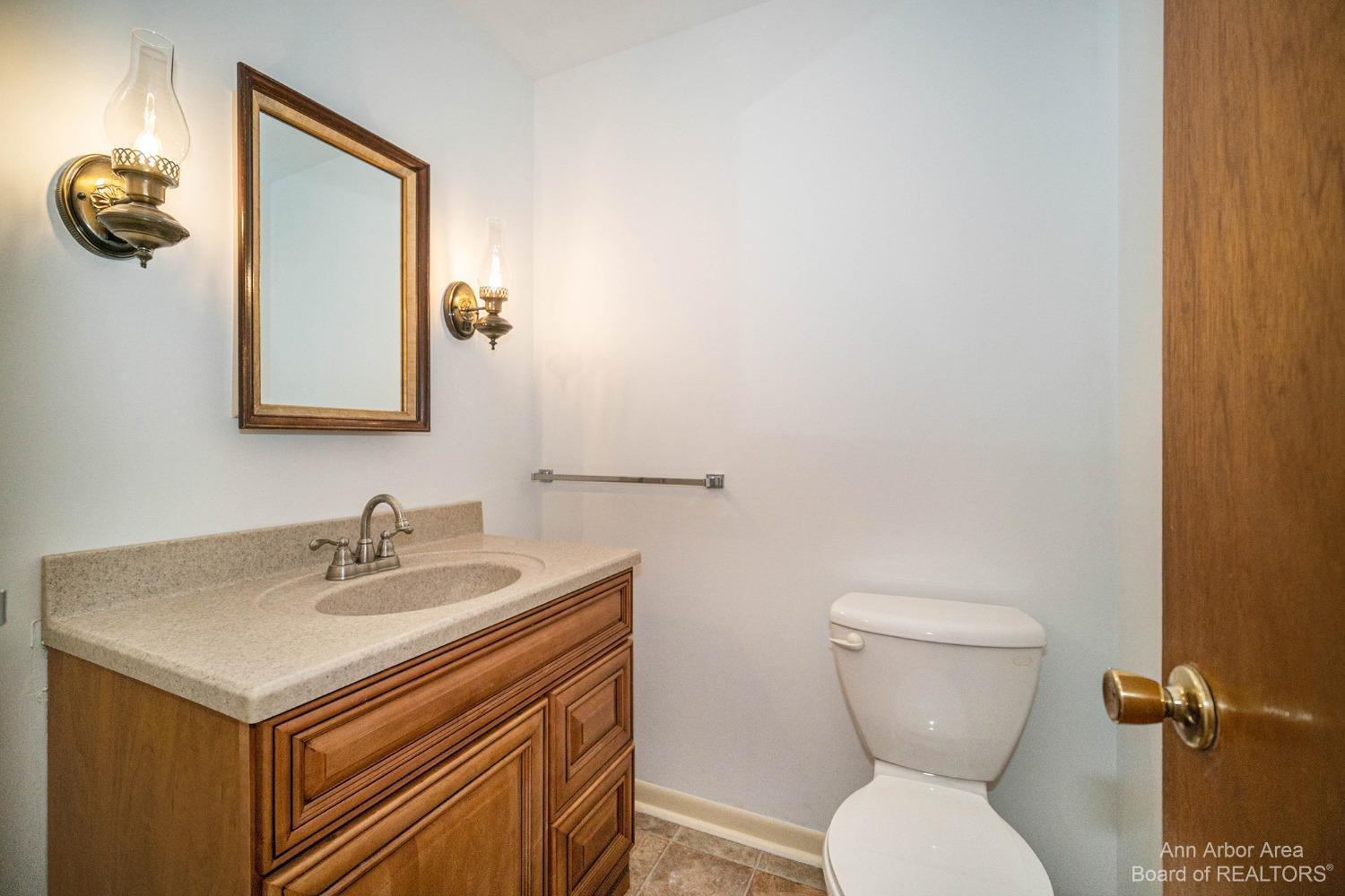 2451 Glengarry Road Jackson, MI 49203 - Photo 18 of 31 18