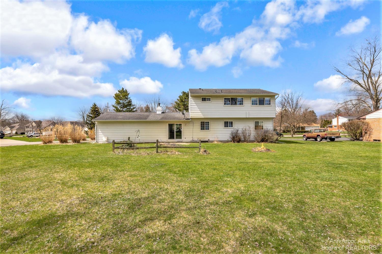 2451 Glengarry Road Jackson, MI 49203 - Photo 24 of 31 24