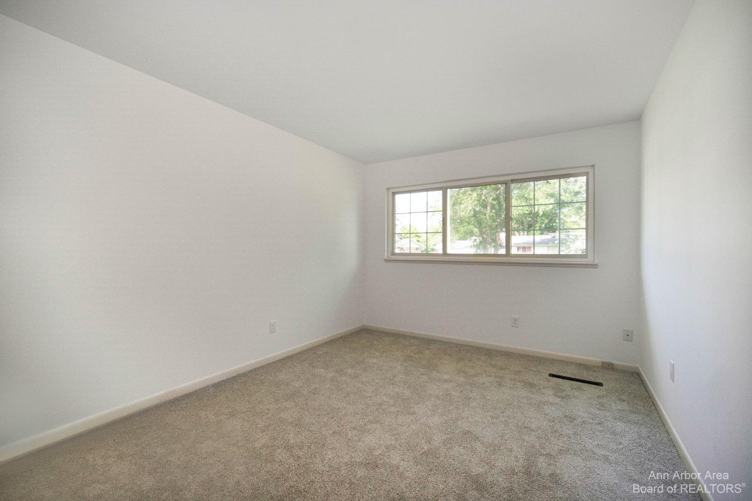 2451 Glengarry Road Jackson, MI 49203 - Photo 10 of 31 10